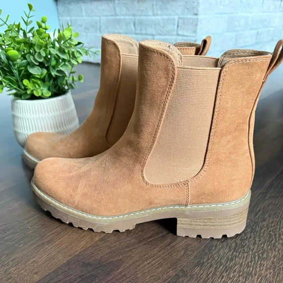 Universal Thread Celina Suede Ankle Boots - Picture 2 of 11